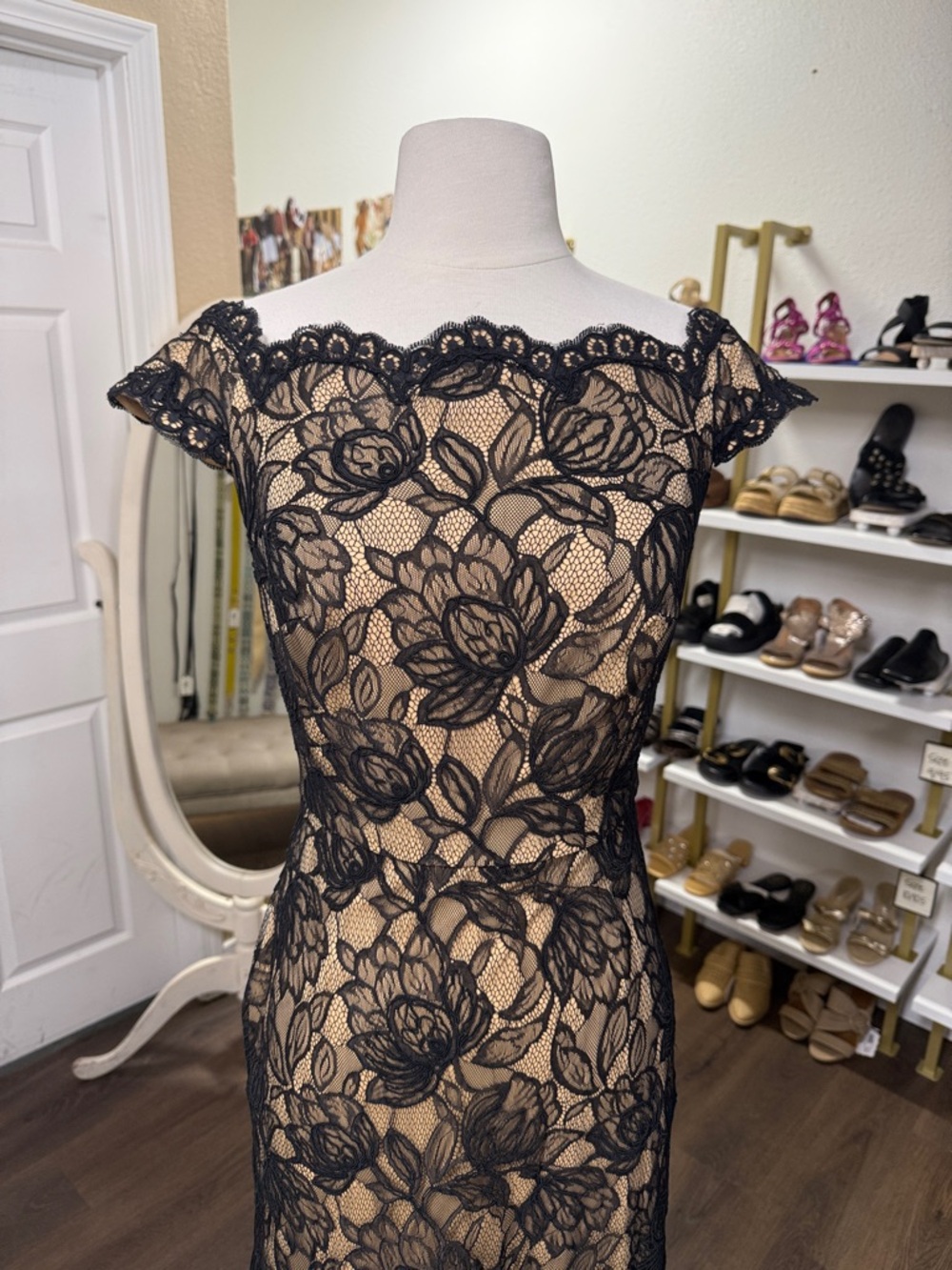 Tadashi Shoji Off The Shoulder Lace Gown Size 4 - Picture 2 of 8